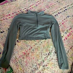 It’s tight fitting, if you wear a small it’s perfect for you!